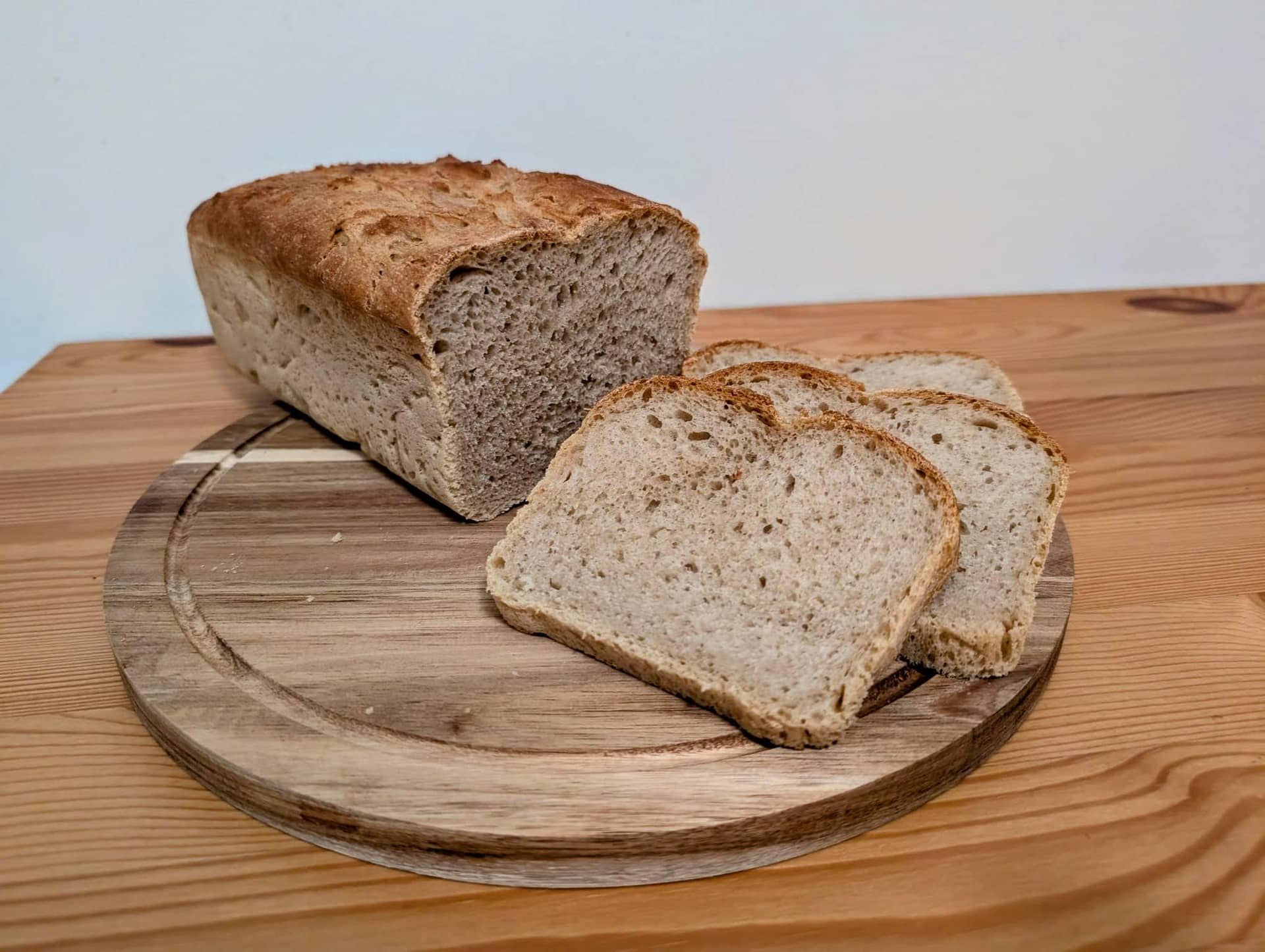 Roggen-Toastbrot mit Sauerteig – saftig, weich & lange frisch